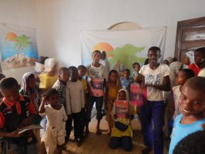 Happy members of Wasini Youth Nature Club with their new encyclopedias !